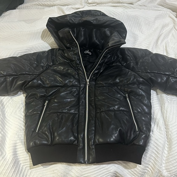 Like new, alo leather bomber puffer jacket - Picture 5 of 6